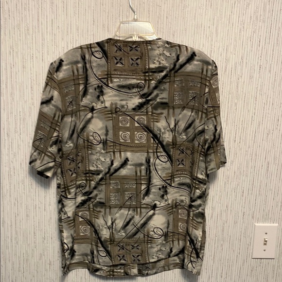 Voir Medium Women Blouse Elegant Abstract Button Down Shirt in Tan and Black - Picture 3 of 6